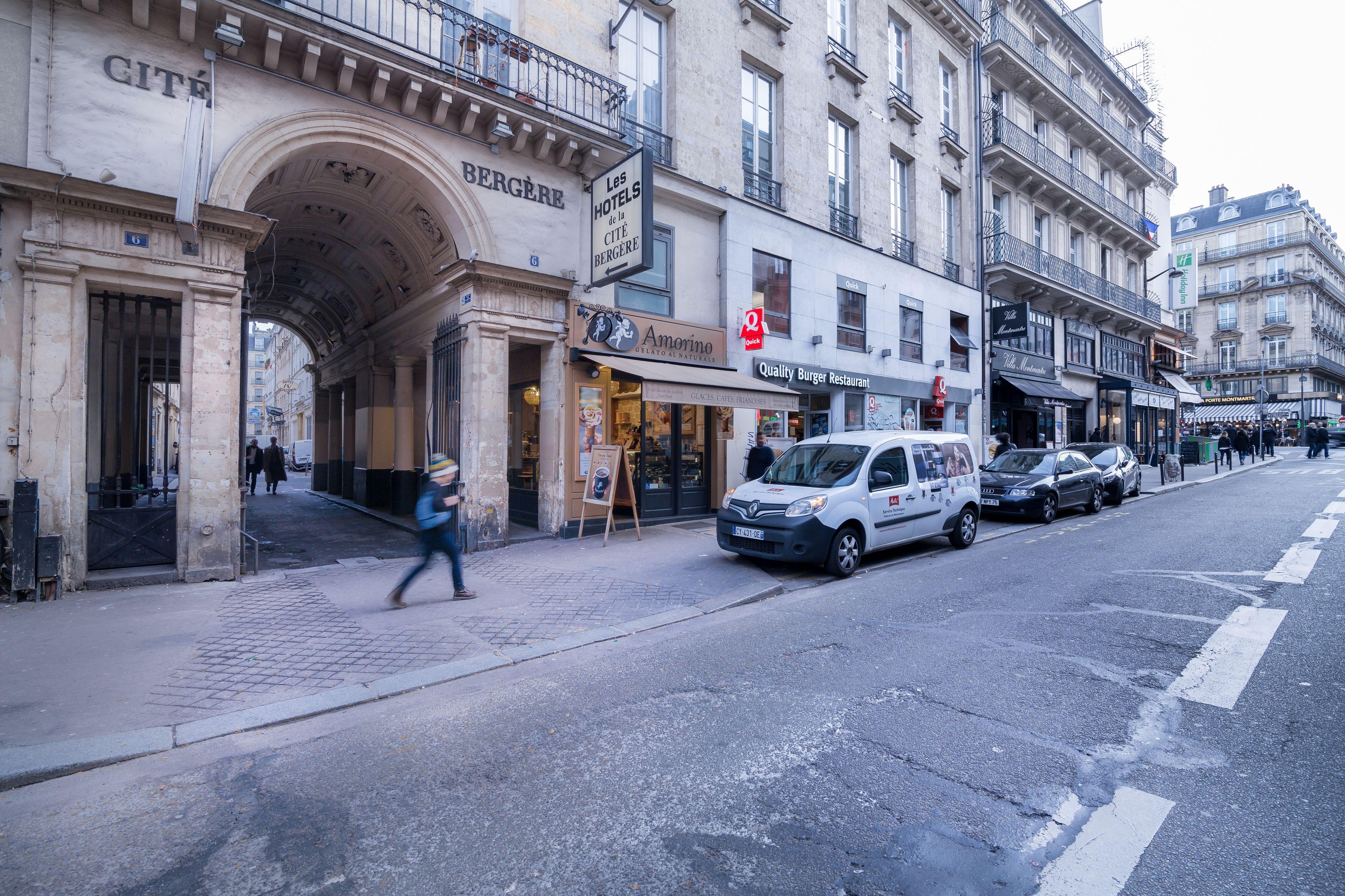 Hotel Des Arts - Cite Bergere 2*